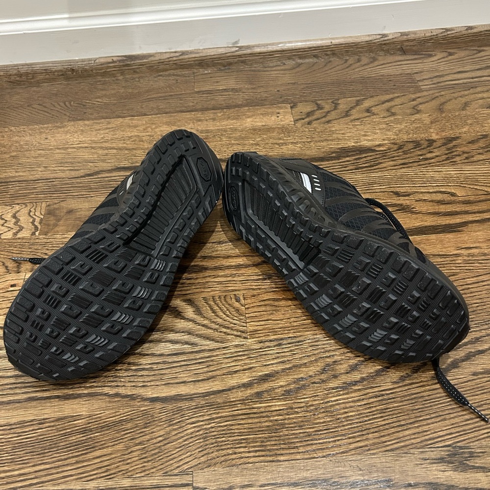 SAS Women’s Black Sneakers, Size 11B - Picture 2 of 5
